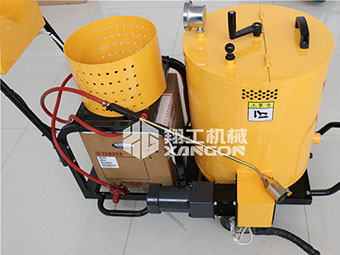 翔工瀝青灌縫機(jī)打造競爭優(yōu)勢，在養(yǎng)護(hù)設(shè)備市場中脫穎而出