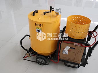 瀝青灌縫機廠家迎合路面養(yǎng)護(hù)需求，適應(yīng)市場變化