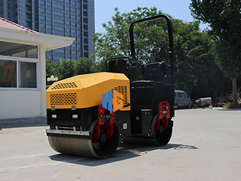 小型壓路機都有哪些特點呢？