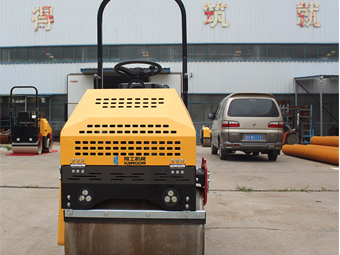  如何讓小型壓路機(jī)適應(yīng)市場的發(fā)展？