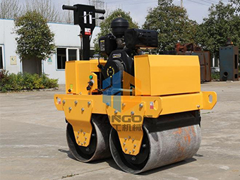 使用小型壓路機(jī)碾壓路基有哪些要求呢？