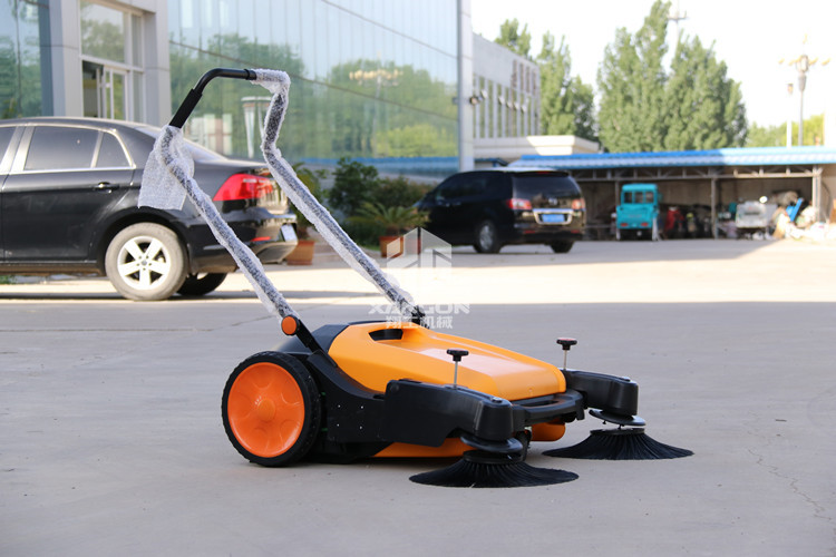 過來人：手推式掃地機這么做，比電動掃地車都值！