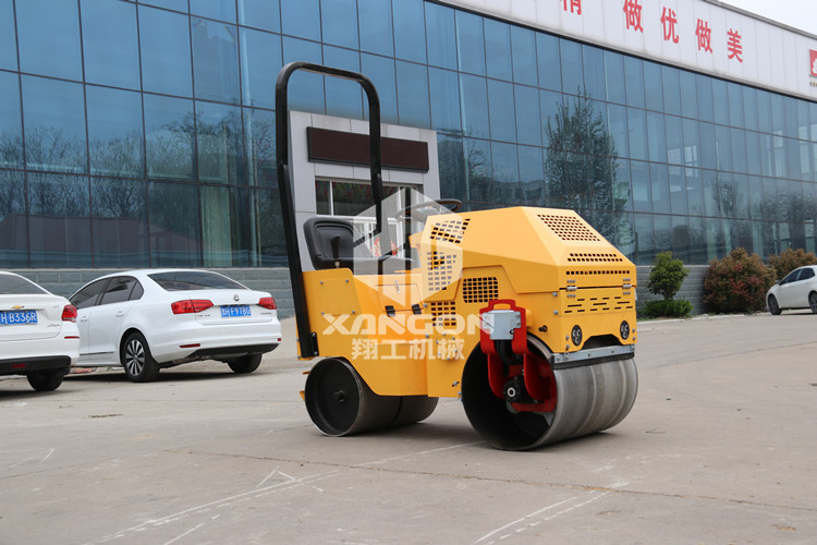 小型壓路機配重松動的原因是什么？4個細節(jié)告訴你