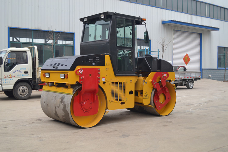 3噸以上小型壓土機(jī)機(jī)械性能包括哪些？