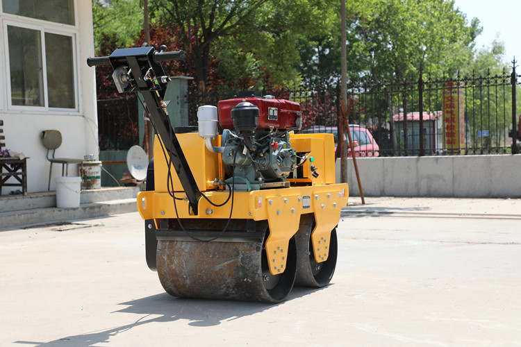 為什么小型壓路機(jī)會(huì)漏油？該如何解決？