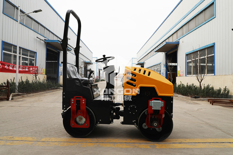 預(yù)防銹蝕，從養(yǎng)護(hù)座駕式壓路機(jī)車漆做起