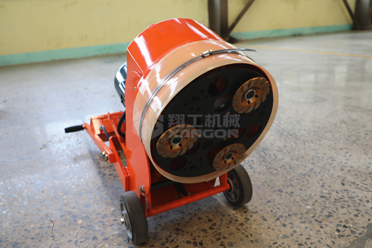 選購地坪研磨機(jī)，除了質(zhì)量外，這一點(diǎn)也很重要