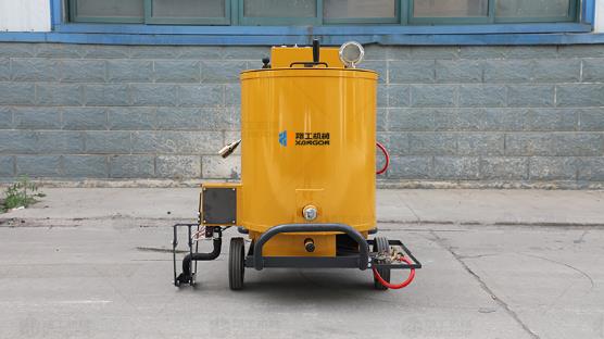 瀝青灌縫機(jī)整機(jī)配備發(fā)電機(jī)組，可以提供充足動(dòng)力